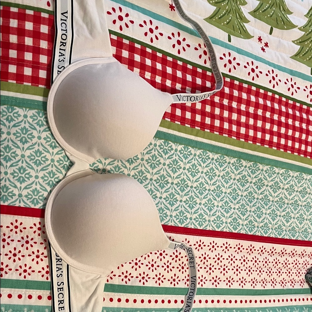 36 C 
Victoria’s Secret 
White bra